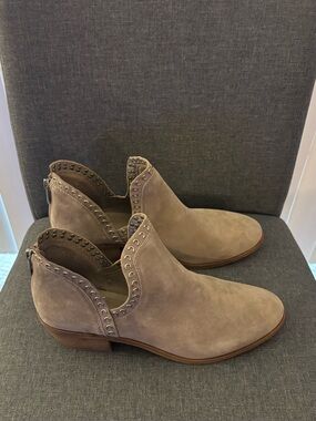Vince Camuto Chateau True Suede Ankle Booties Size 8M